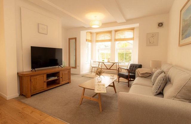 Haughmond-Deluxe-Apartment-Ensuite Dusche-Strassenblick