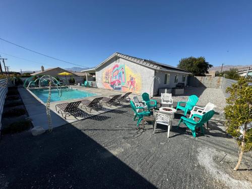 Havana House oasis with pool spa firepit game room and Mountain Views Be away from the city rules