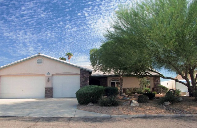 Havasu Hava Saloon pool home
