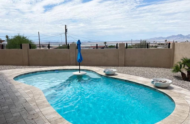 Havasu Retreat! Pool, Spa, Gym & View