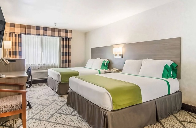 Have a Comfortable Stay in GuestHouse Poulsbo! Comes w/ Free Parking & Breakfast