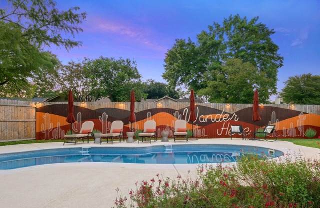 Have Fun, Relax -Heated Pool, Hot Tub, Game Room, Fire Pit & Gym