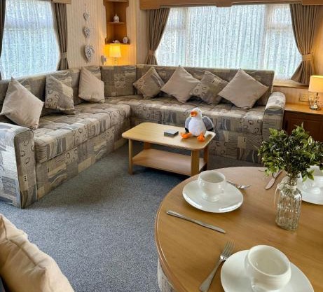 Haven Golden Sands Immaculate 3 Bedroom Pet and Autism Friendly 6 Berth Caravan with Gated Decking
