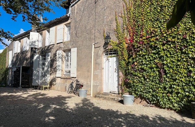 Friedlicher Rückzugsort im Herzen von Entre-Deux-Mers: Charmantes mit Pool, Sauna und Natur