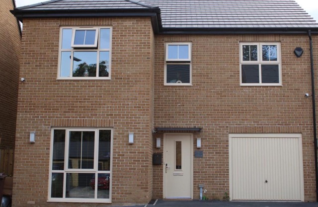 Haven - Spacious Luxury Home perfect for families, couples and contractors! 5mins to Xscape and Junction 32!