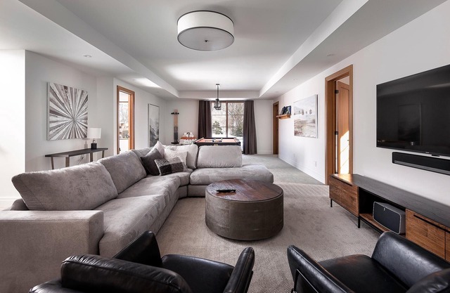 Havre Tremblant Luxusecke mit Ski-In / Out, Billard und Whirlpool für 18 Personen