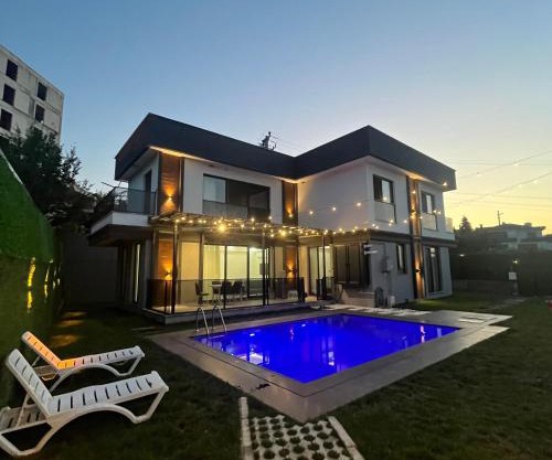 Havuzlu Villa-Kartepe