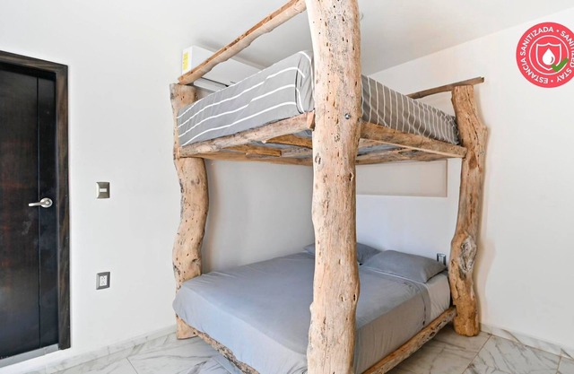 Hawking's Room for four | Close to beach
