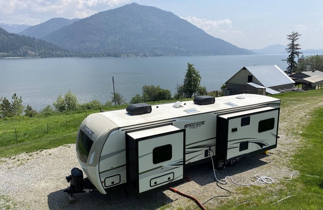 Hawkins Point on Lake Pend Oreille RV site with fire pit