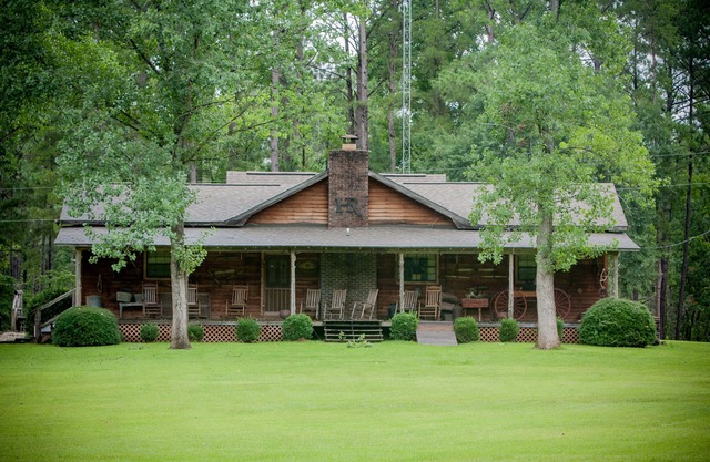 Hawkins Ridge Lodge - Genießen Sie den Southern Comfort Leben mit einem privaten See