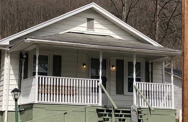 Hawks Nest Hideout
