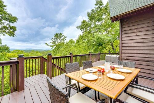 Hawks View Chalet, Hot Tub and Mountain Views