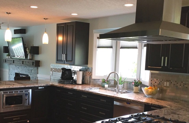 Hawkwood NW Bungalow! 3BR, 2BA ¡Piso principal completamente actualizado, impresionante y brillante!