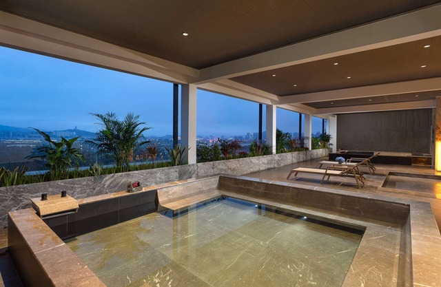 Hawthorn by Wyndham Honghe Mile Hot Spring