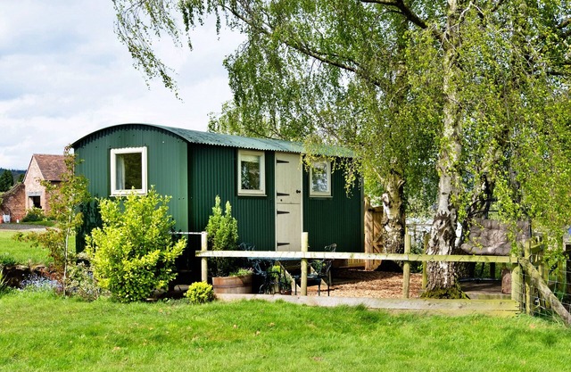 Hay and Hedgerow Glamping