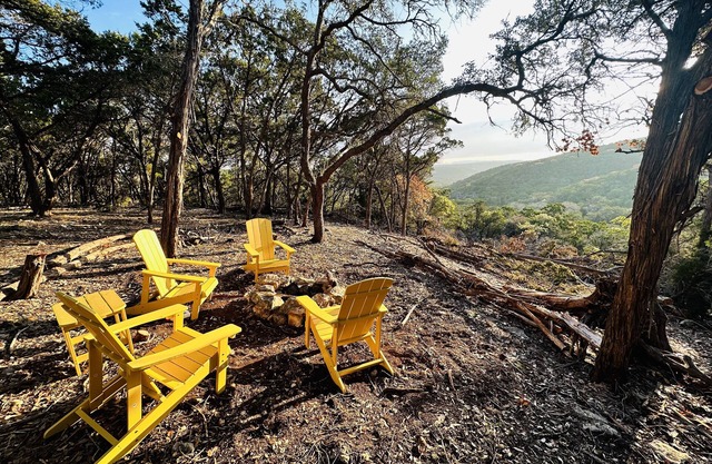 Hay Bale Cabin - 10 acres, views and trails