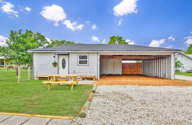 Hayday Getaway - Convenient Pet Friendly Cottage