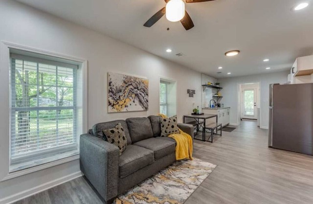 Haynie’s Hidden Getaway- 9mins from ATL airport!