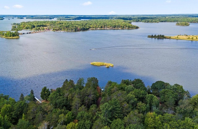Eaglesnest-LOG HAUS AUF DEM CHIPPEWA-SEE - Ponton Verfügbar zu vermieten 1055. 00 tax inc