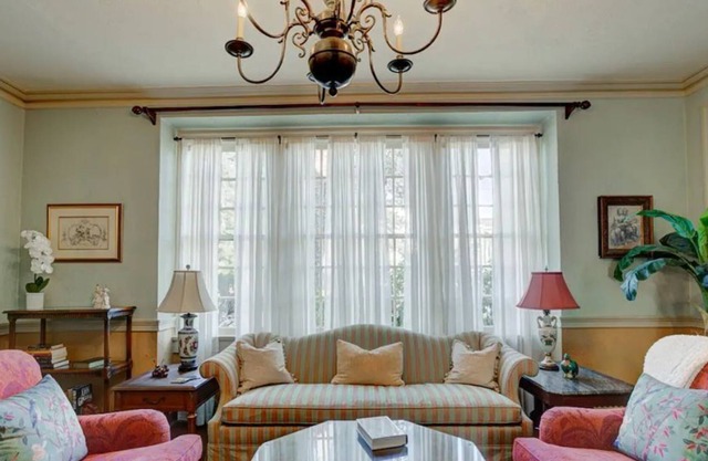 “Hazel”-Beautiful 1937 vintage Belhaven Apt.!
