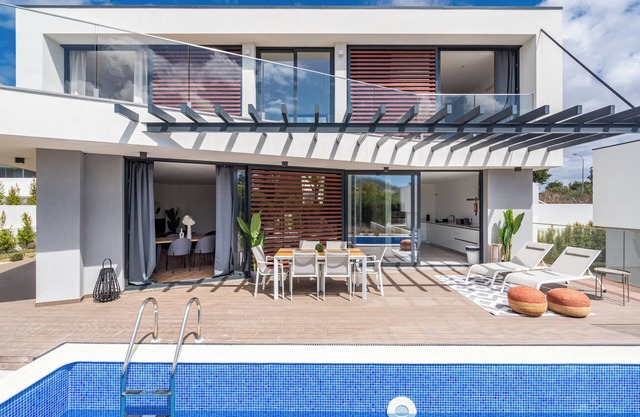 Hazel Grey Villa, Sintra, Lisbon