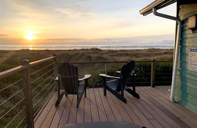 Hazel`s Place- 2 bedroom Home with Unsurpassed Ocean Views
