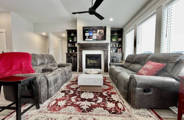 Hazen Home Family Retreat, fully equipped home, 2 min to shopping and parks