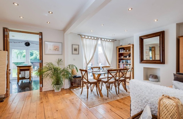 Headington Orchard - 3 Bedroom House & parking & garden