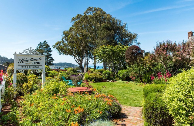 Headlands Inn Bed & Breakfast