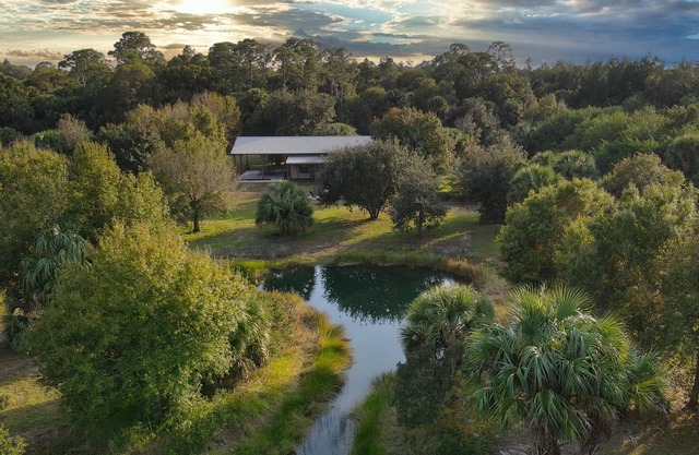 *Florida Marsh House*Headwaters Lake Fishing*King Beds*Dog Friendly*Private