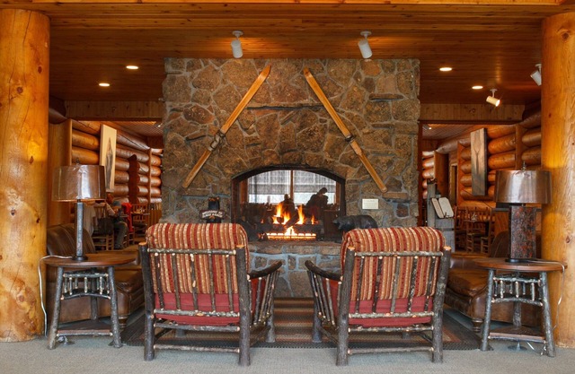 Headwaters Lodge & Cabins at Flagg Ranch