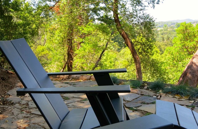 Healdsburg Hilltop Retreat :: Handwerksdetail, moderner Komfort und atemberaubende AUSSICHTEN