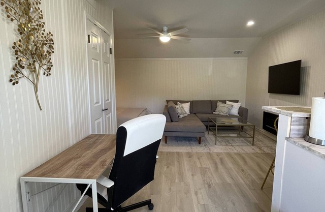 Healdsburg Studio - Immaculate Brand New!