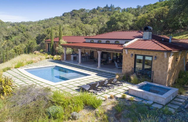 Healdsburg Villa auf einem Weinberg mit erstaunlichen Sonnenuntergängen am Pool