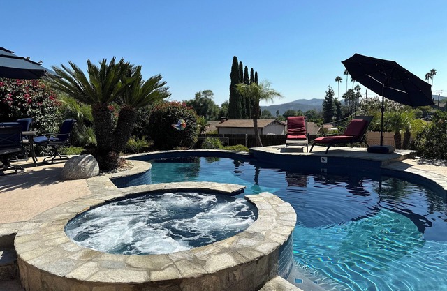 Star Stays Retreat Getaways! Healing, fun, pool, jacuzzi, lawn bowls, goat yoga
