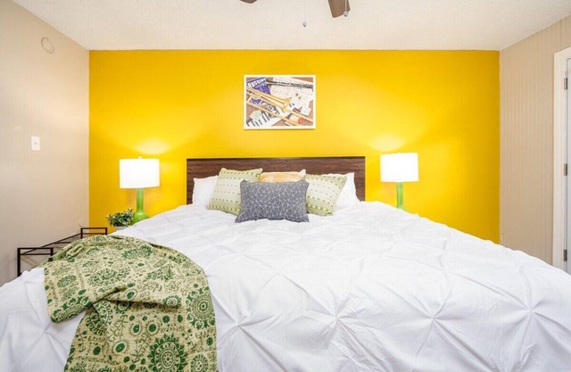 By Louisiana College | King 🛏 | 55" TV | PetsOK 🐕