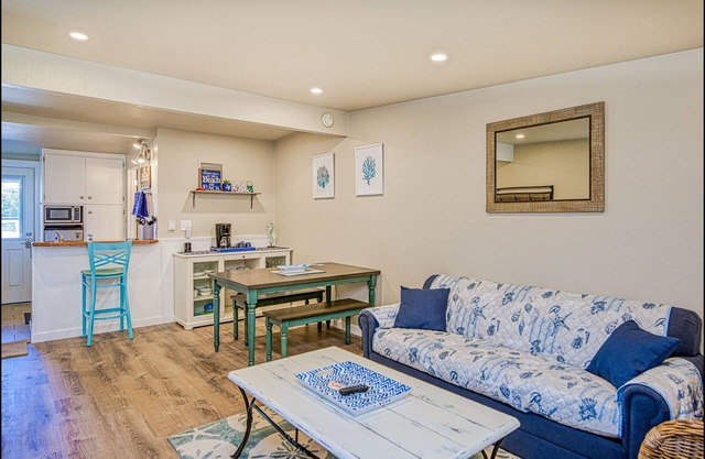 Hear the Surf at Pacific Surf Condo