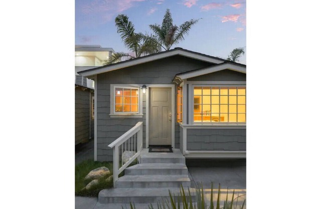 Hear the waves from our cottage! Perfect for couples with 2 kiddos