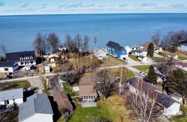 Heard it Through the Grapevine is a charming 3 - bedroom house in North East PA.