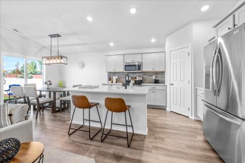 Heart of Caldwell- HotTub-Fenced Yard- Spacious