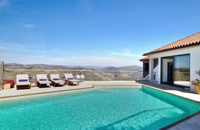 Heart of Douro Valley Charmer with private pool and fab views!