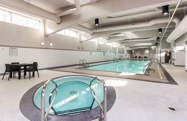Heart of Downtown 1 bd +Pool, Gym, Parking, Office, A/C