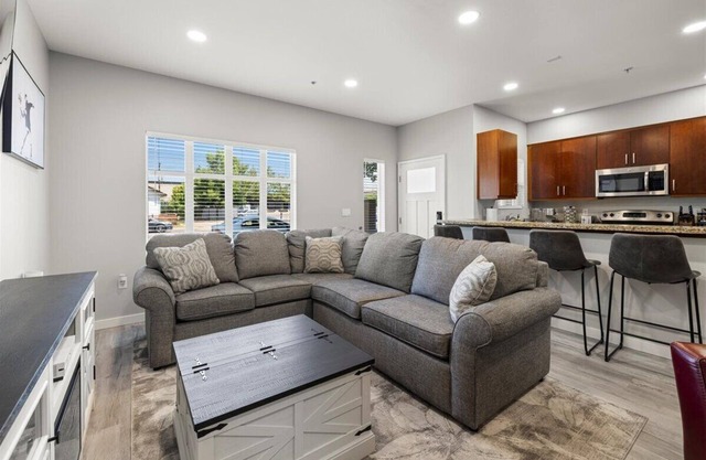 *Heart of Downtown*Balcony*Parking*300Mbps*BBQ