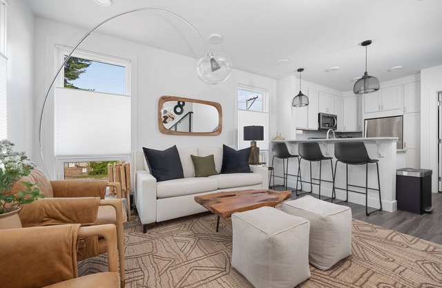 ⭐️ Heart of Downtown ⭐️ Walk to Beach ⭐️ Private Rooftop ⭐️ Corner Unit ⭐️