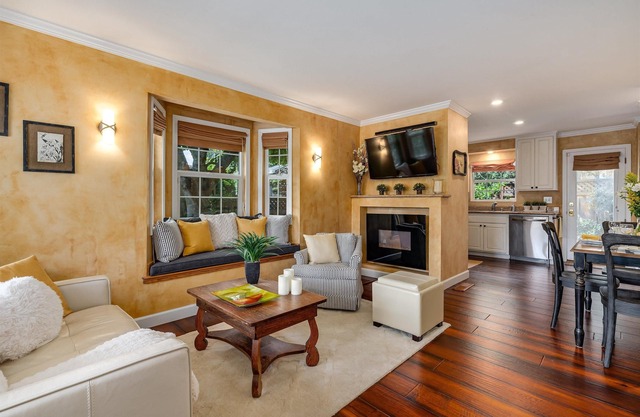 Heart of Healdsburg Cottage: Prime Location - Tuscan Cottage Near Healdsburg Sq.