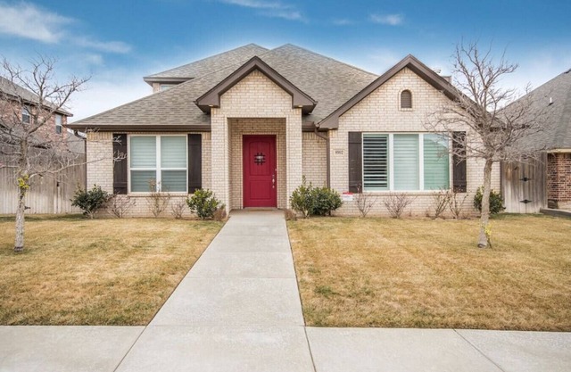 Heart of Heritage Hills Home