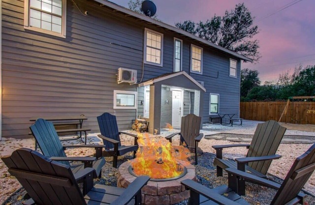 Heart of Houston - 8-BD/4-BA with Yard