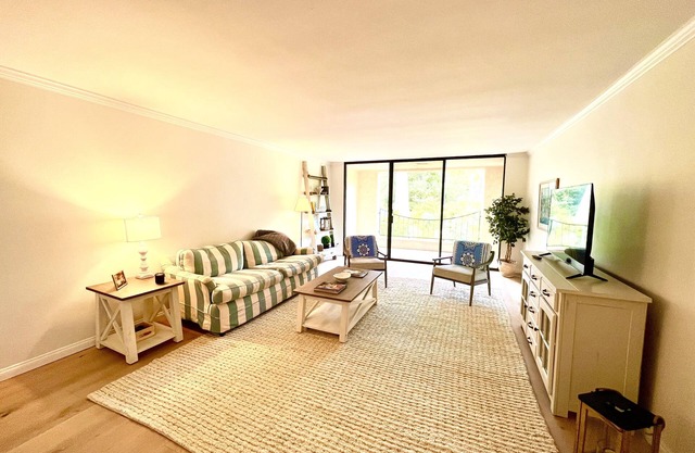 Heart of Montecito - top floor unit!