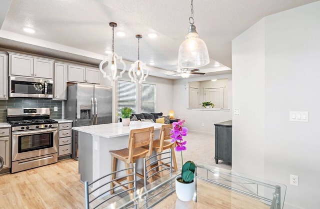 Heart of Nampa-Hot Tub-Fenced Yard-Full Kitchen