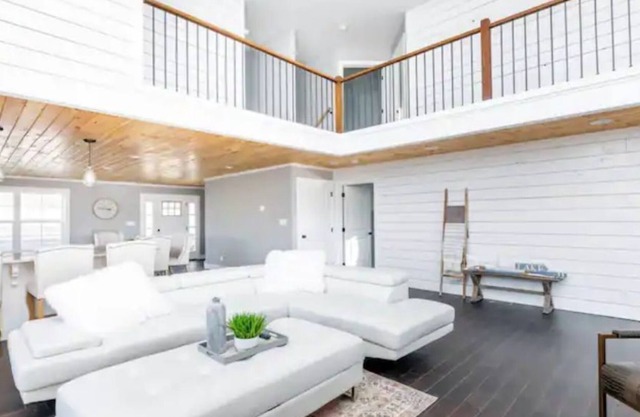 *Heart of Nolin Lake*Hot Tub*Balcony*Lake Front*